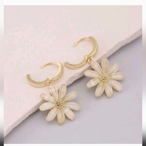 Gold and Cream Floral Earrings